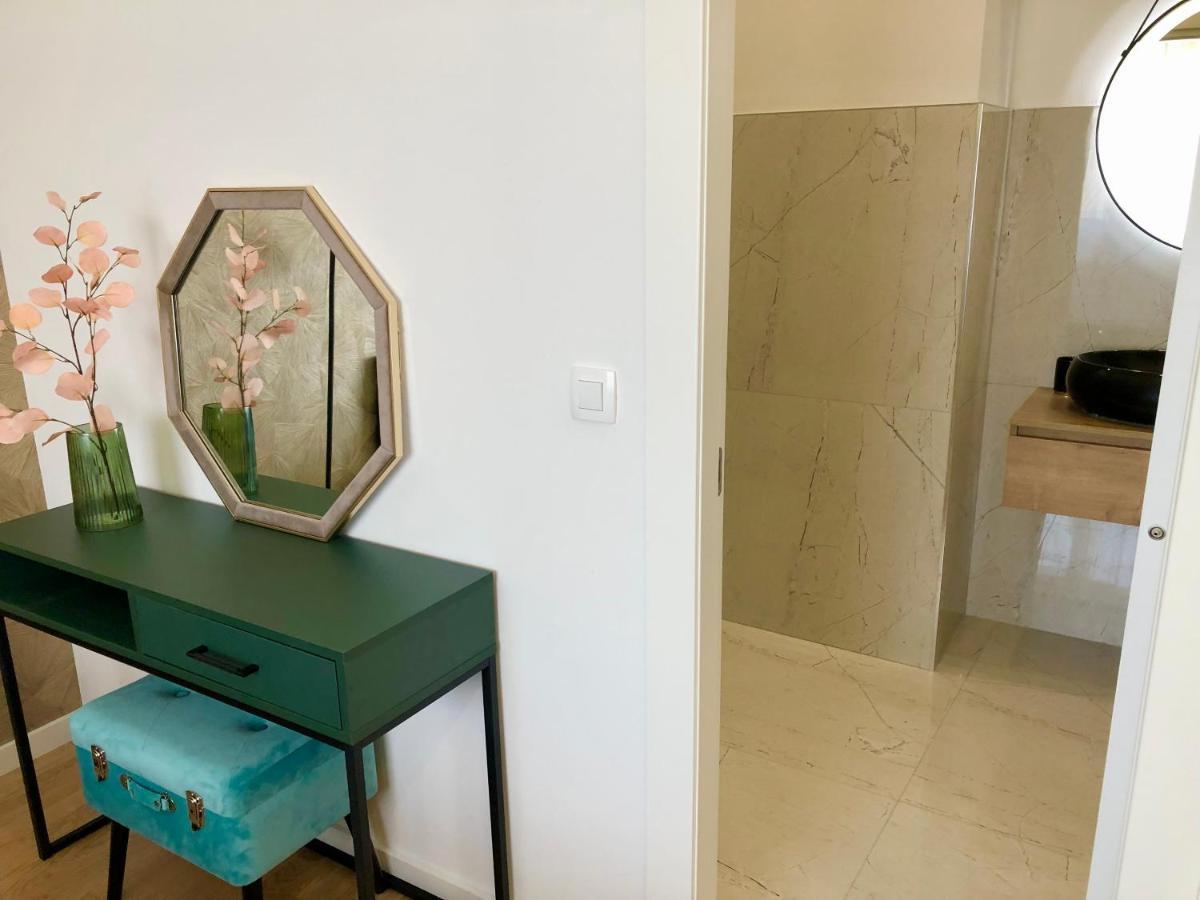 Hedone City Luxury Apartments With Free Parking Pula Exterior photo