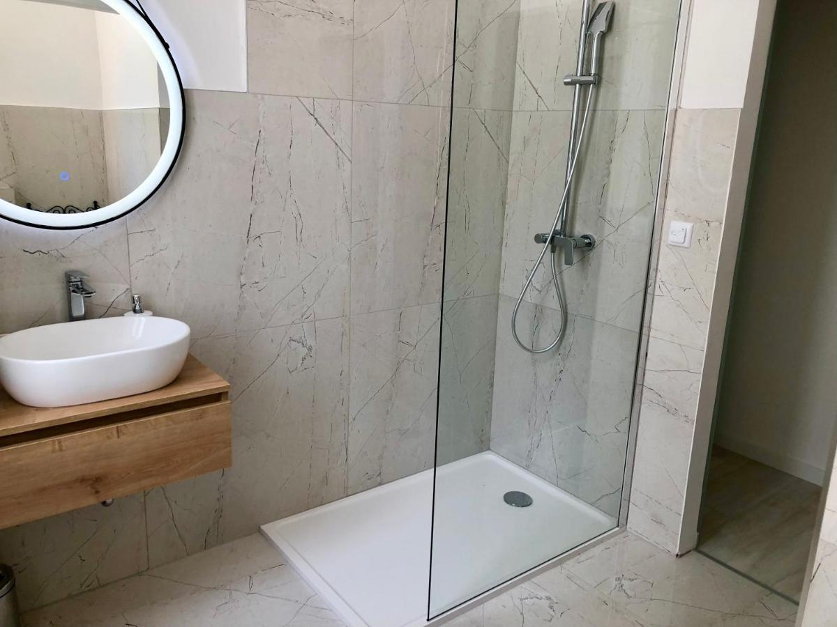 Hedone City Luxury Apartments With Free Parking Pula Exterior photo